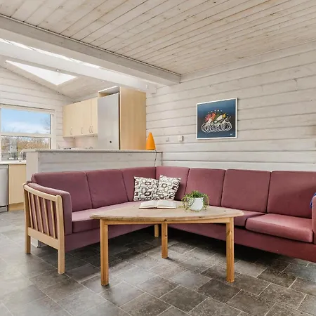 2 Bedroom Front In Nyaraló *