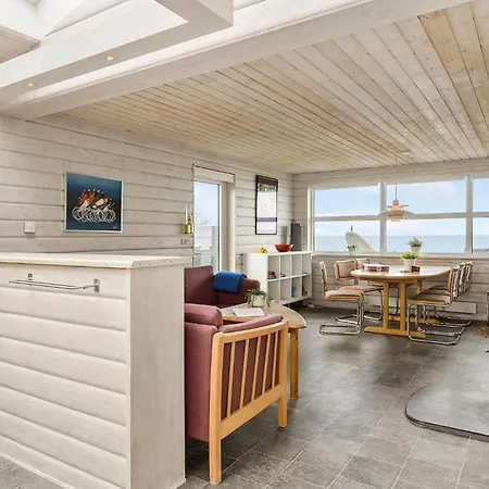 2 Bedroom Front In Nyaraló *